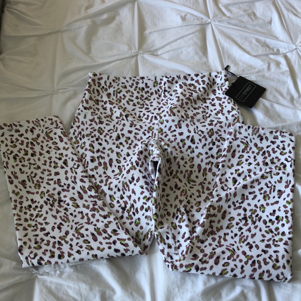 DYI Capri, Size Medium, Never Been Worn